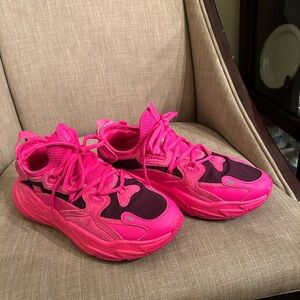 Fila authentic pink women sneakers size-9.